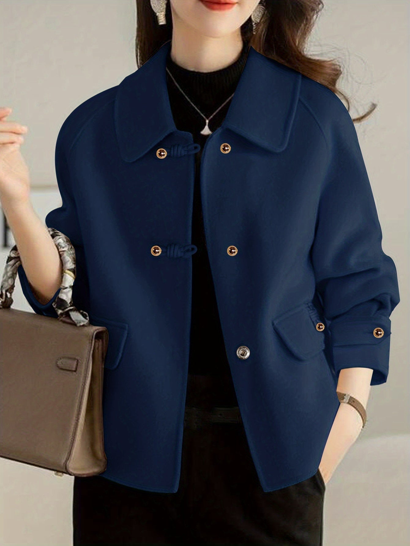 Novo Blazer de Tweed Macio e Elegante com Gola Peter Pan para Mulheres, Decoração com Botões de Pérola, Bolsos com Abas, Caimento Solto, Top Versátil para o Dia a Dia