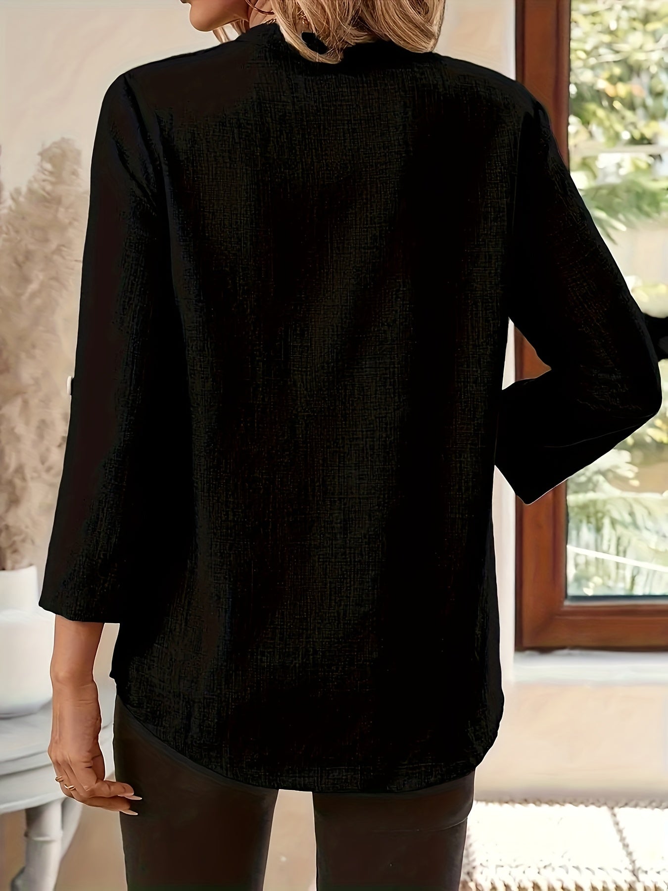 Top elegante de manga comprida para mulher com decote em V, feito de 100%, com design de cor sólida e detalhes de botões, fabricado em tecido leve, adequado para a primavera, verão e outono.