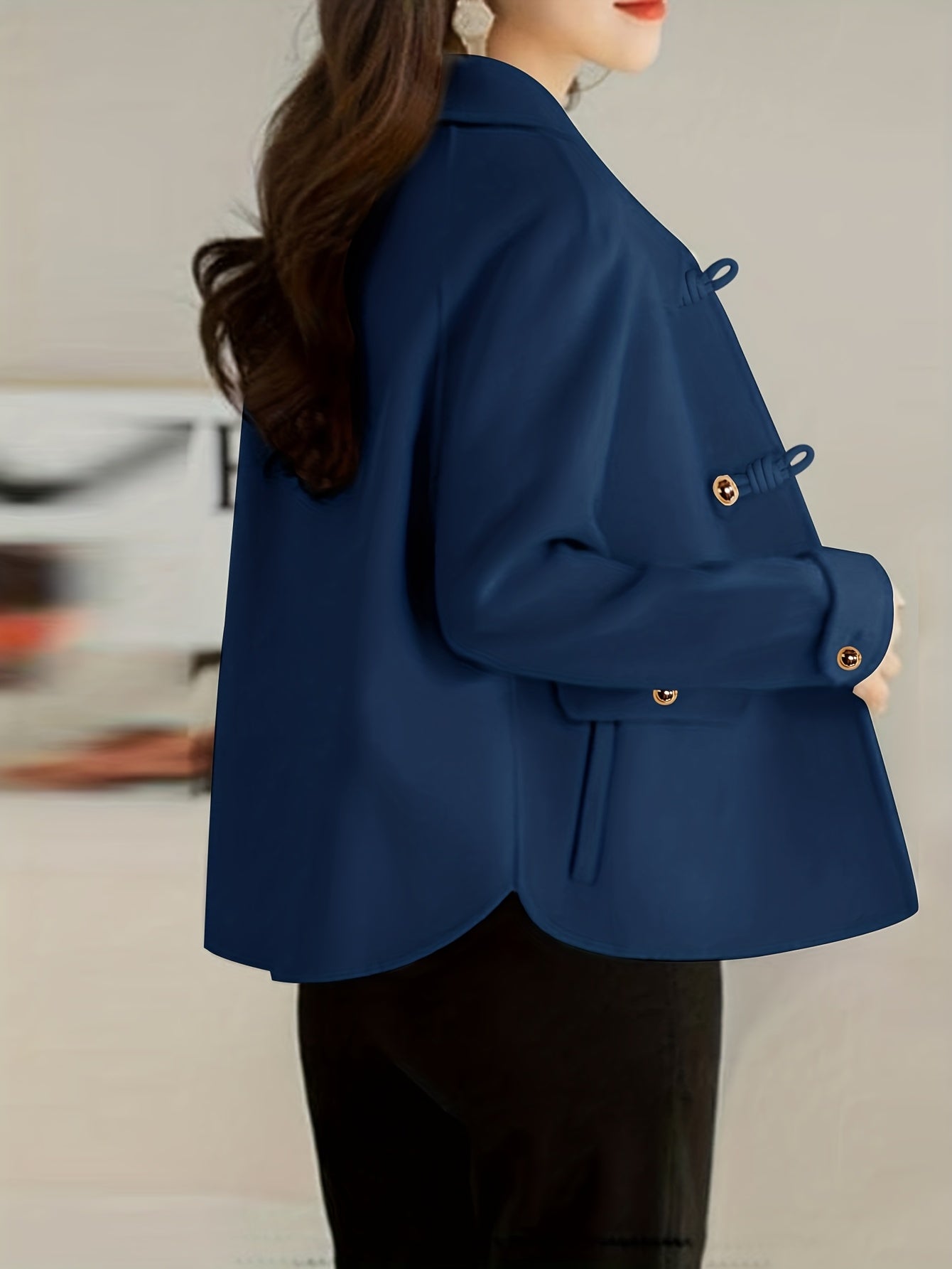 Novo Blazer de Tweed Macio e Elegante com Gola Peter Pan para Mulheres, Decoração com Botões de Pérola, Bolsos com Abas, Caimento Solto, Top Versátil para o Dia a Dia