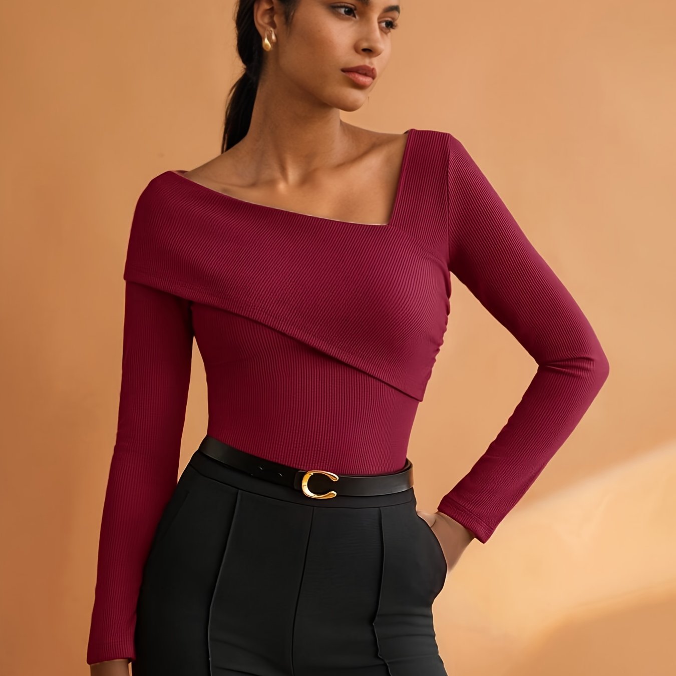 Camiseta Feminina com Decote Assimétrico e Elástica, Elegante e Moderna, Ideal para o Dia a Dia Urbano, Simples e Estilosa, Perfeita para Business Casual, Escritório, Passeios, Top Básico, Estilo Vintage