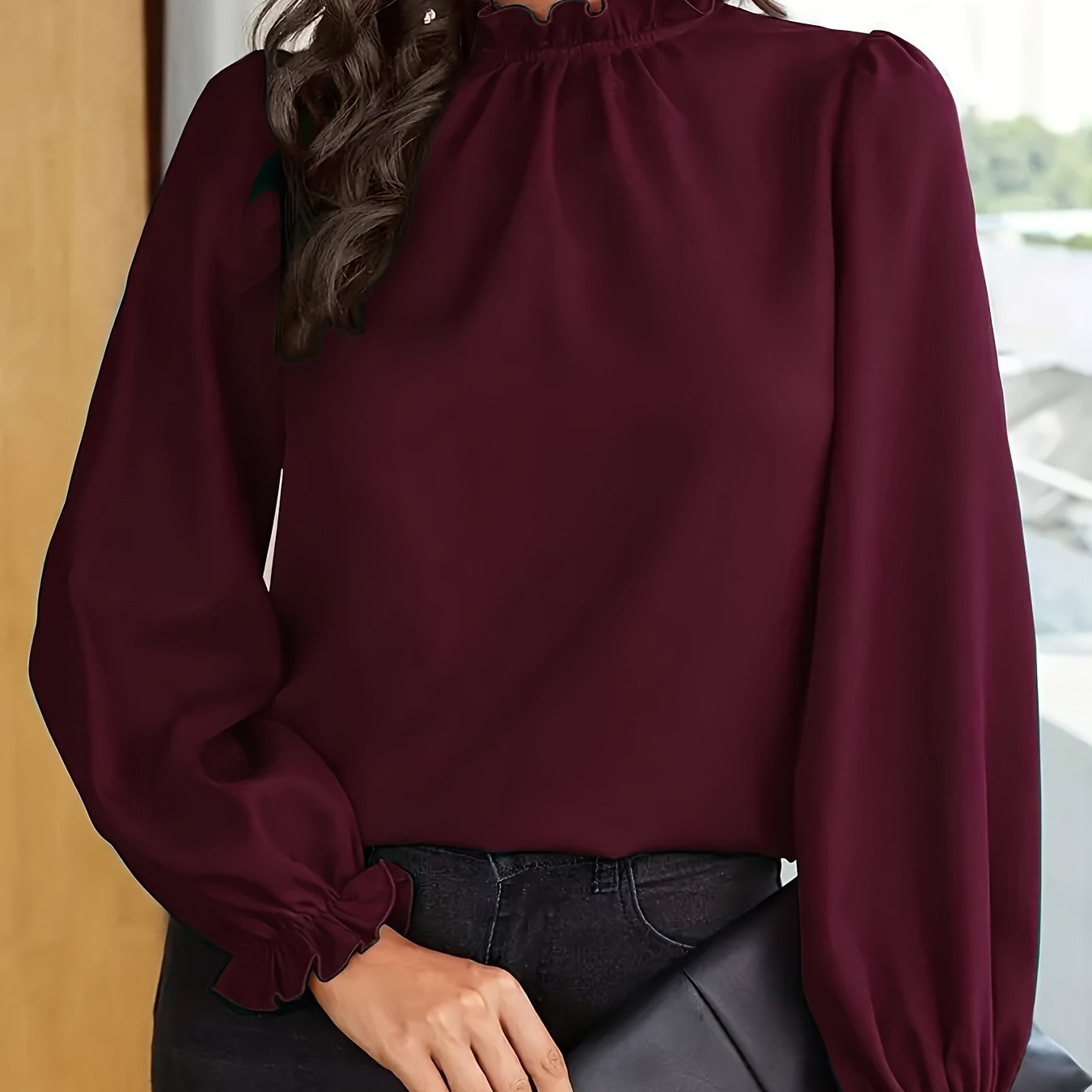 Blusa elegante de manga comprida castanha com gola de babados e mangas bufantes - Cor sólida chique, perfeita para a primavera e outono, top de moda feminina, blusas de senhora