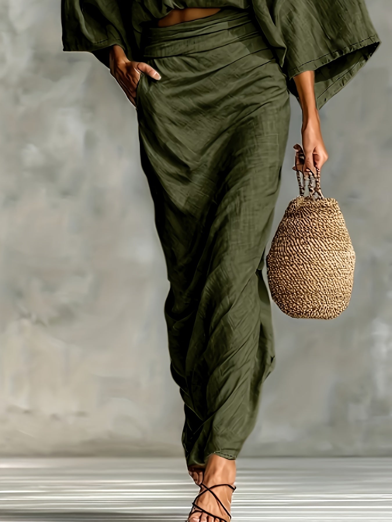 Conjunto Elegante de Top Curto com Mangas Morcego e Saia Dividida de Cintura Subida | Cor Sólida, Gola Redonda, Detalhe de Bolso, Roupa Casual Versátil
