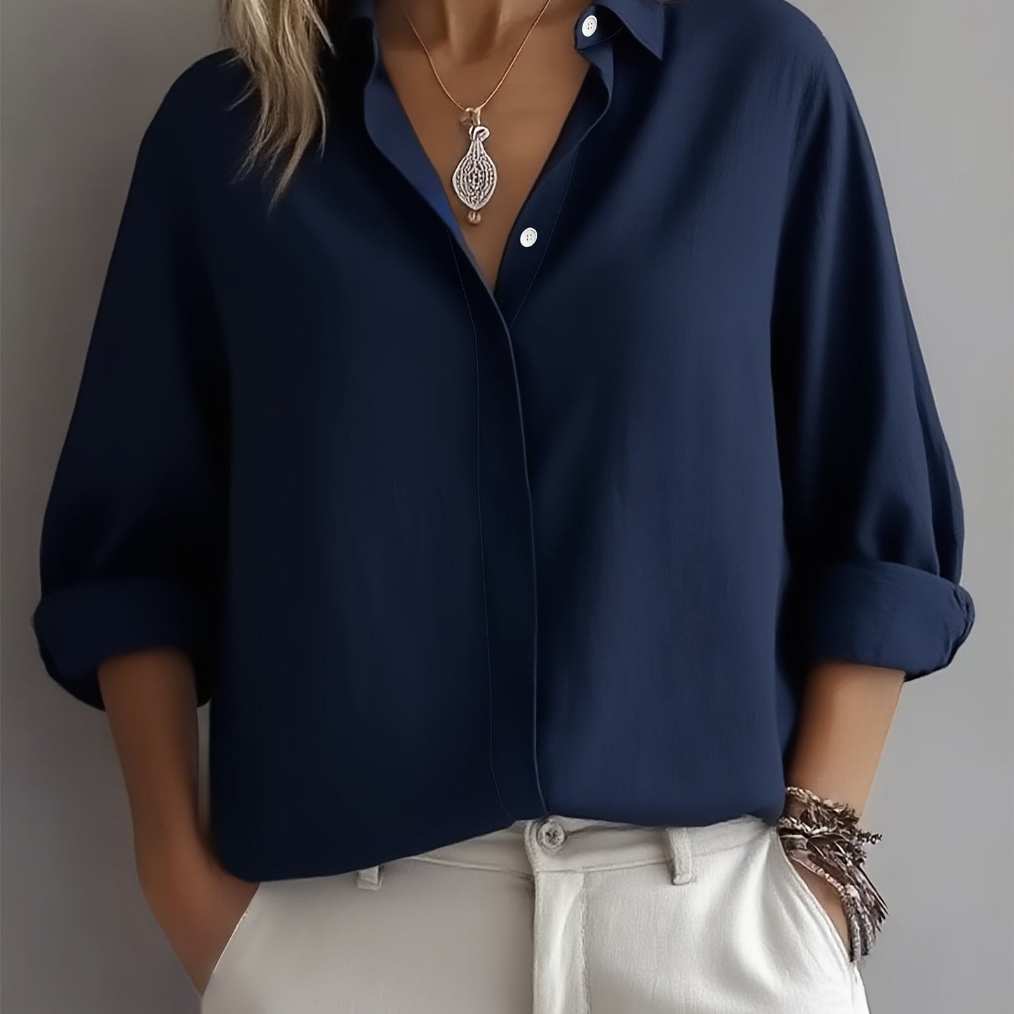 Camisa Interna Feminina de Manga Longa com Botões Ocultos e Design de Moda para Mulheres do Oriente Médio