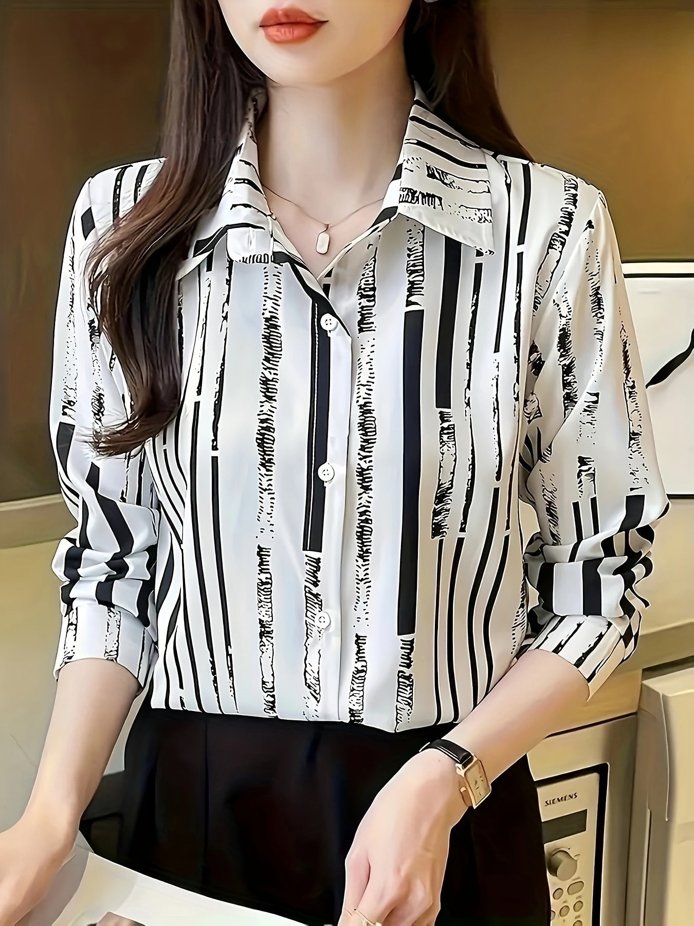 Camisa Casual de Manga Comprida às Riscas para Mulher | Riscas Verticais Pretas e Brancas, Leve, Ideal para Primavera/Verão/Outono | Gola de Lapela Clássica, Blusa Elegante e Moderna