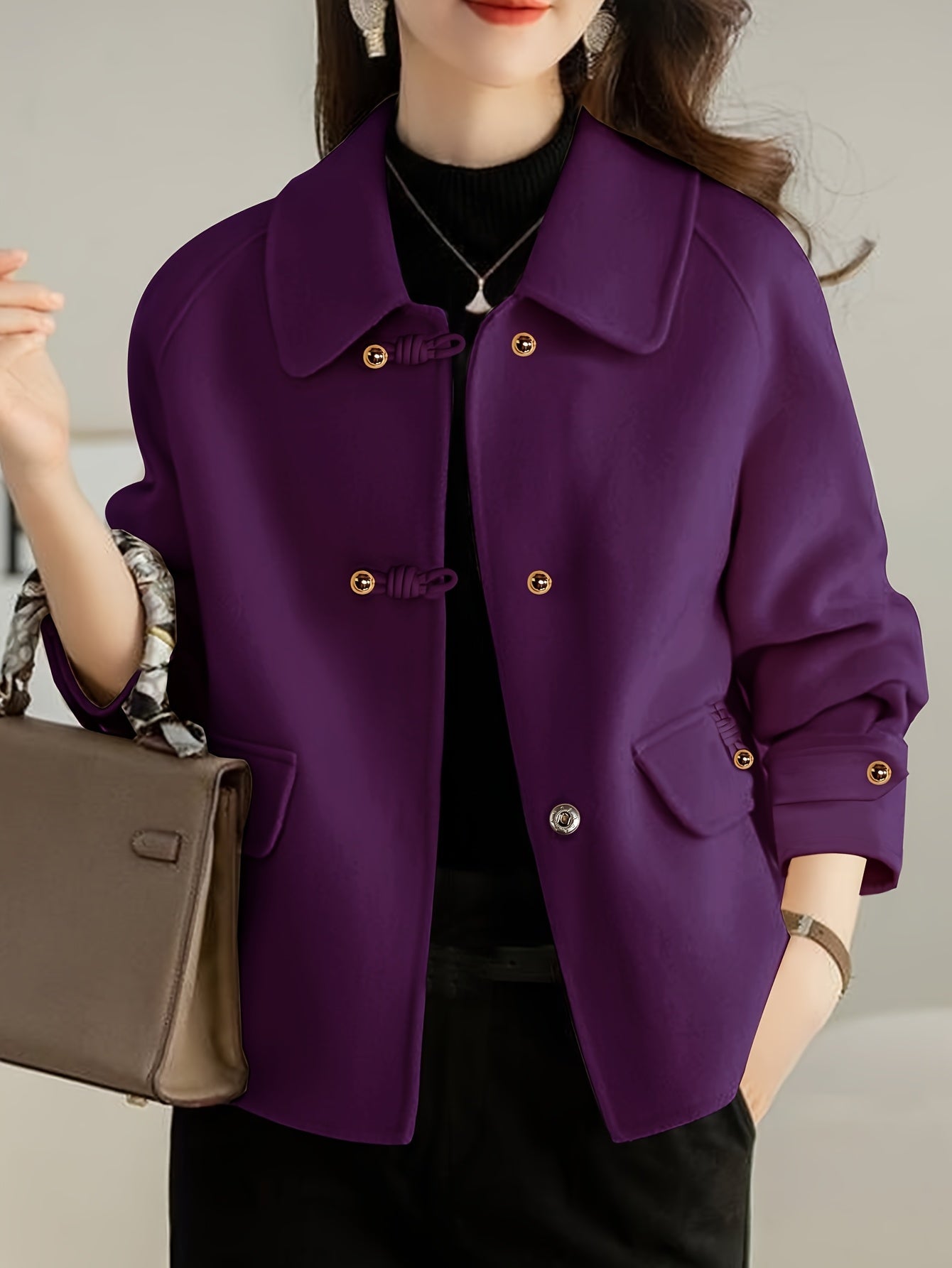 Novo Blazer de Tweed Macio e Elegante com Gola Peter Pan para Mulheres, Decoração com Botões de Pérola, Bolsos com Abas, Caimento Solto, Top Versátil para o Dia a Dia