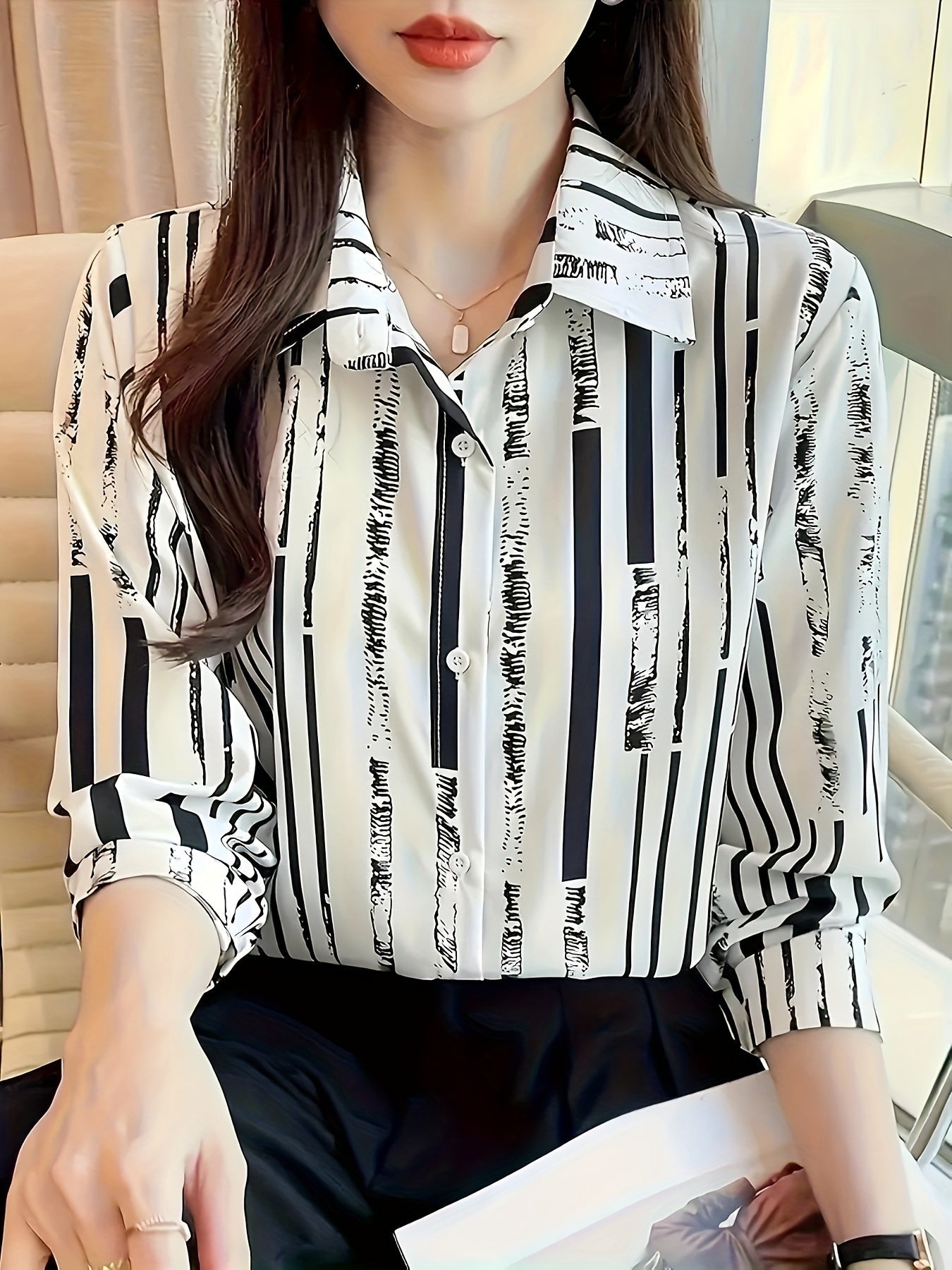 Camisa Casual de Manga Comprida às Riscas para Mulher | Riscas Verticais Pretas e Brancas, Leve, Ideal para Primavera/Verão/Outono | Gola de Lapela Clássica, Blusa Elegante e Moderna