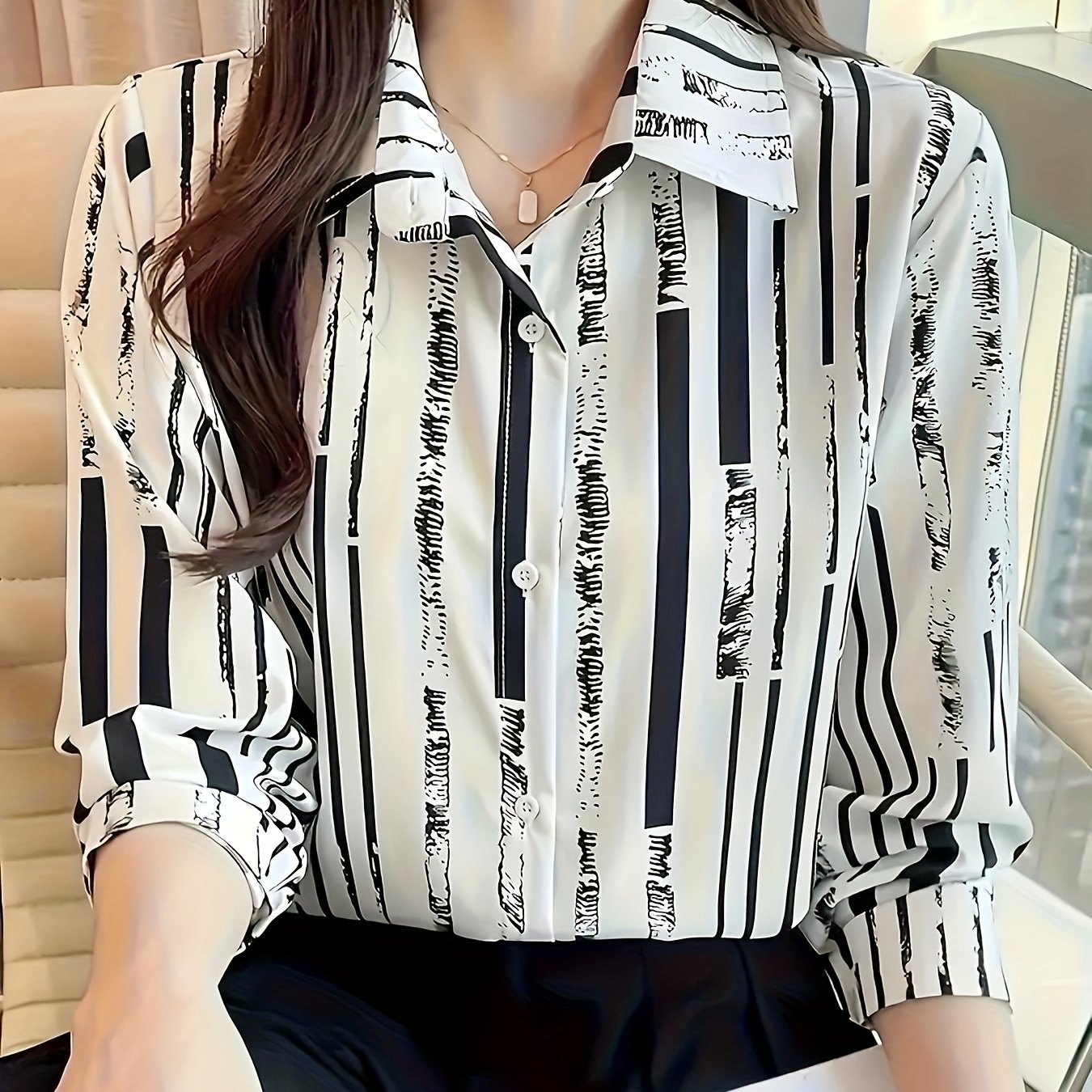 Camisa Casual de Manga Comprida às Riscas para Mulher | Riscas Verticais Pretas e Brancas, Leve, Ideal para Primavera/Verão/Outono | Gola de Lapela Clássica, Blusa Elegante e Moderna