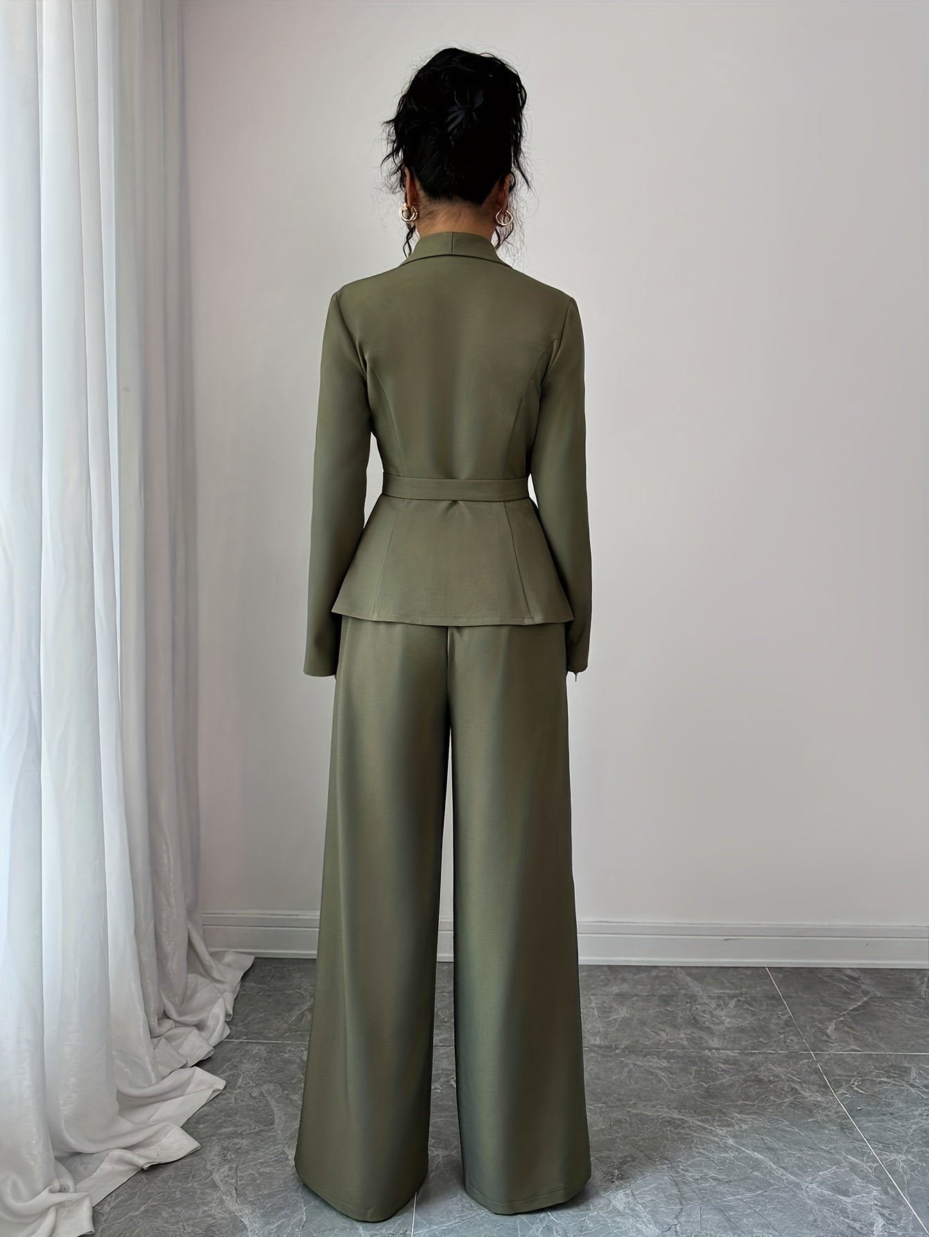 Conjunto de Roupa de Deslocações Moderno e Elegante em Cor Sólida | 2 Peças, Calças Elegantes com Detalhes de Botões para a Primavera/Outono