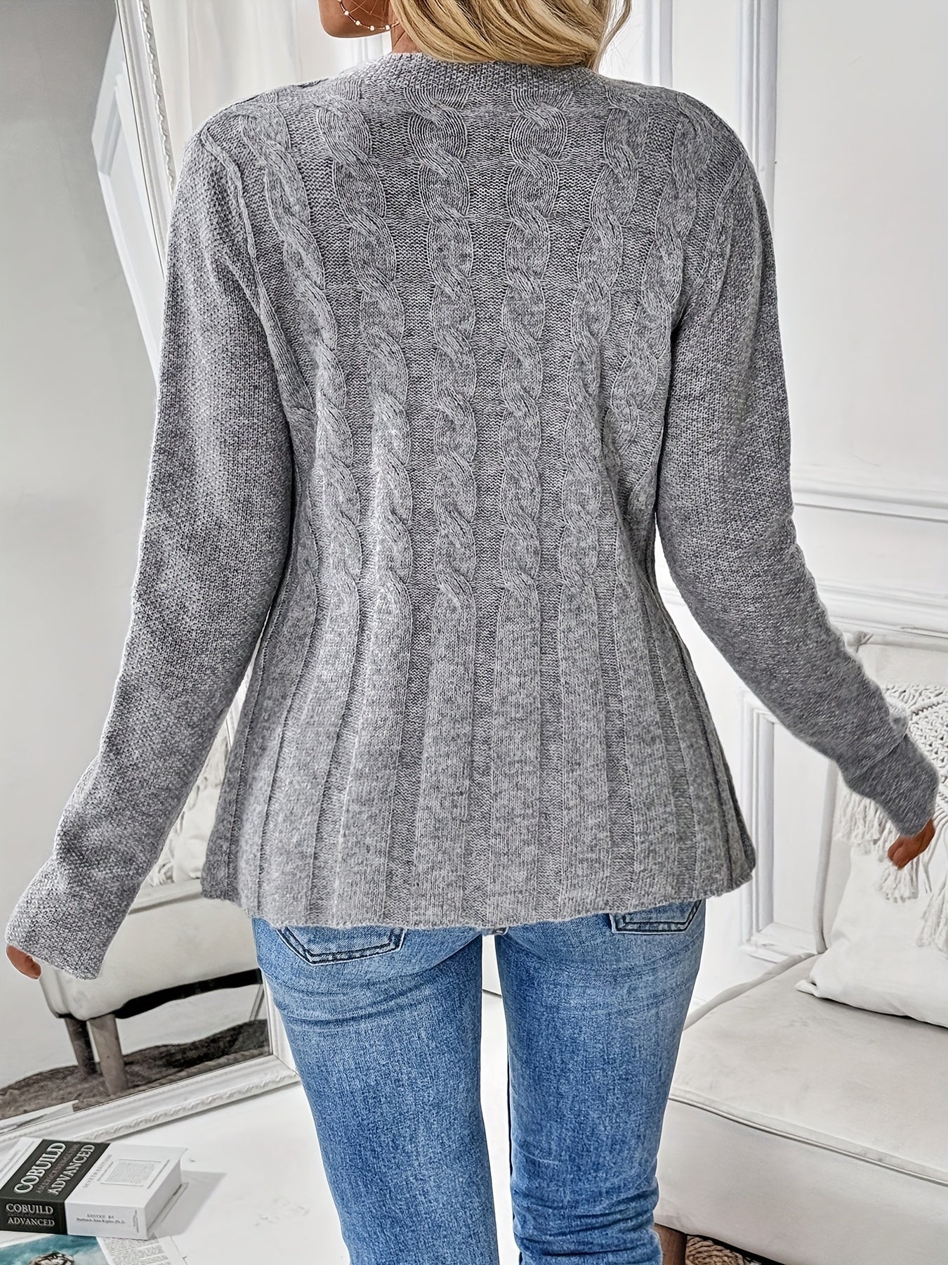 Cardigã Feminino Elegante de Manga Longa - Suéter Macio e Elástico com Detalhe Torcido, Gola Redonda e Corte Regular para Outono/Inverno, Ideal para Looks Casuais ou Formais